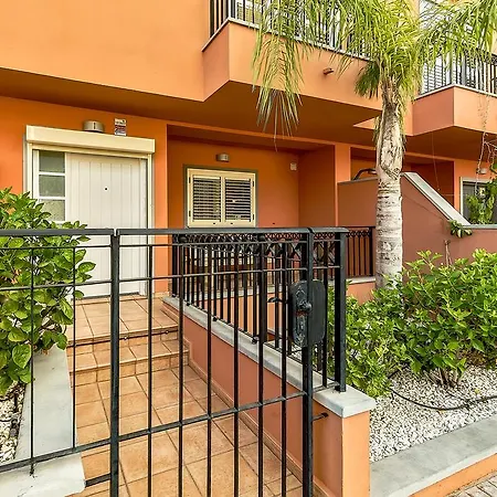 New Townhouse In El Duque Joyas Дом отдыха *