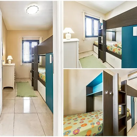 Dom wakacyjny New Townhouse In El Duque Joyas