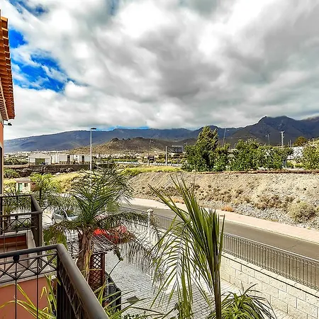 Dom wakacyjny New Townhouse In El Duque Joyas *