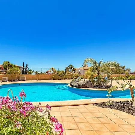 Будинок відпочинку New Townhouse In El Duque Joyas