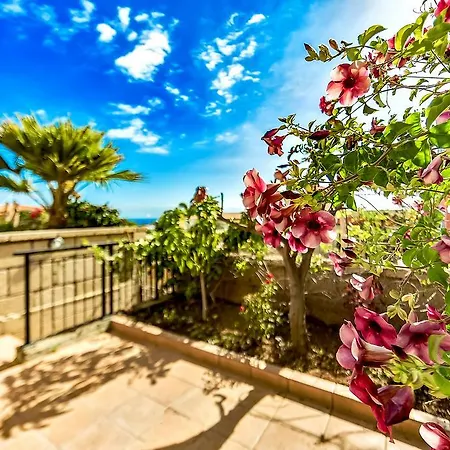 New Townhouse In El Duque Joyas *