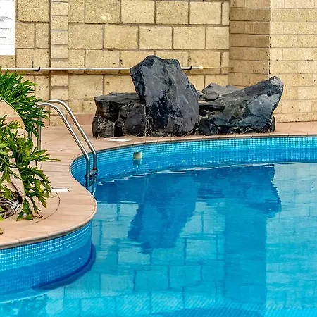 New Townhouse In El Duque Joyas *