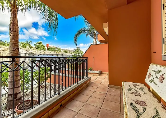 New Townhouse In El Duque Joyas