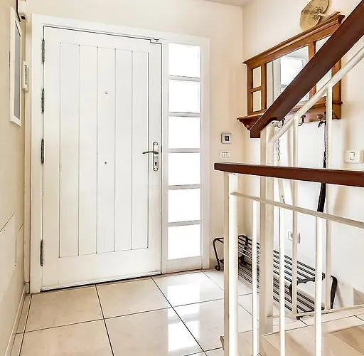 New Townhouse In El Duque Joyas