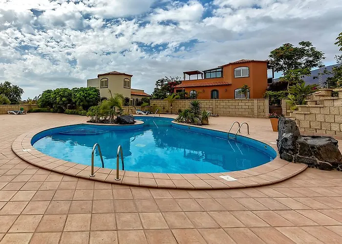 New Townhouse In El Duque Joyas *