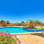 Semesterbostad New Townhouse In El Duque Joyas