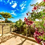New Townhouse In El Duque Joyas *
