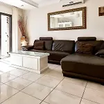 New Townhouse In El Duque Joyas Semesterbostad *