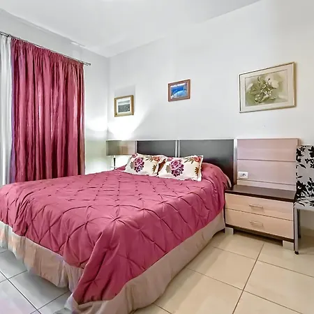 New Townhouse In El Duque Joyas *