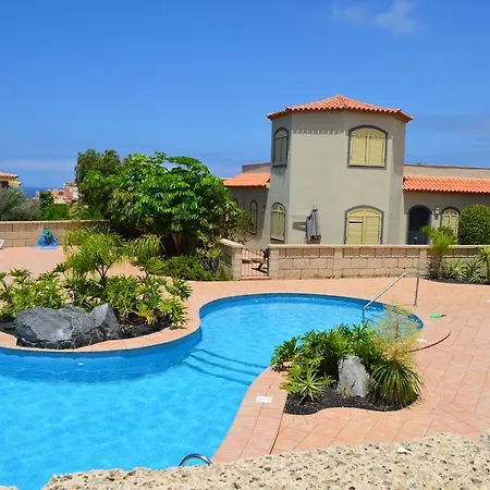 New Townhouse In El Duque Joyas