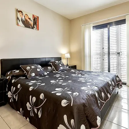 New Townhouse In El Duque Joyas