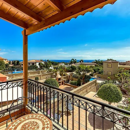 New Townhouse In El Duque Joyas *