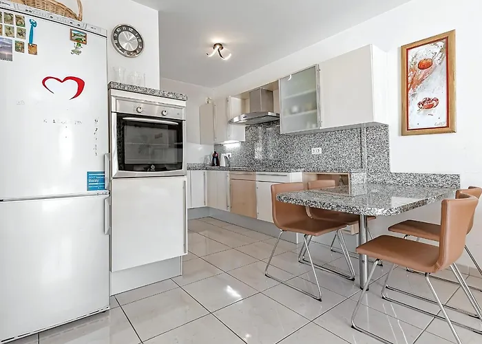 New Townhouse In El Duque Joyas