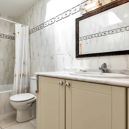 New Townhouse In El Duque Joyas