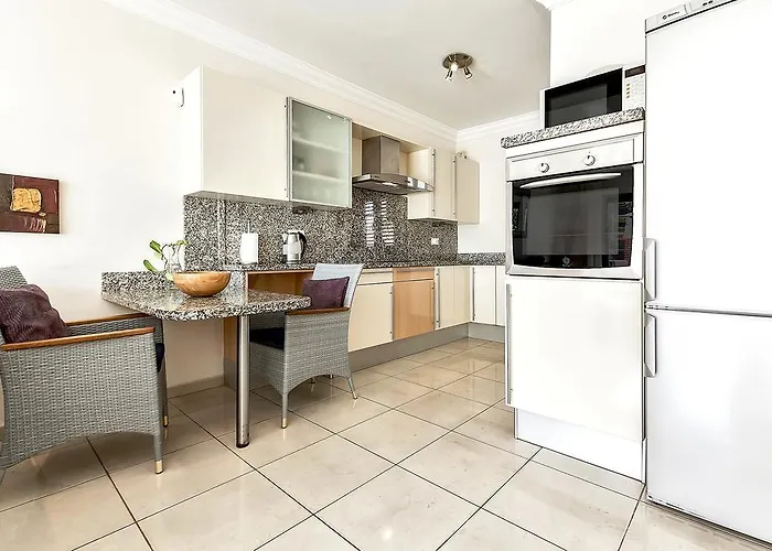 New Townhouse In El Duque Joyas Адехе