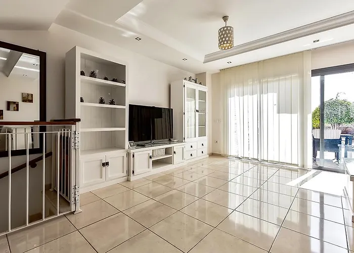 New Townhouse In El Duque Joyas *